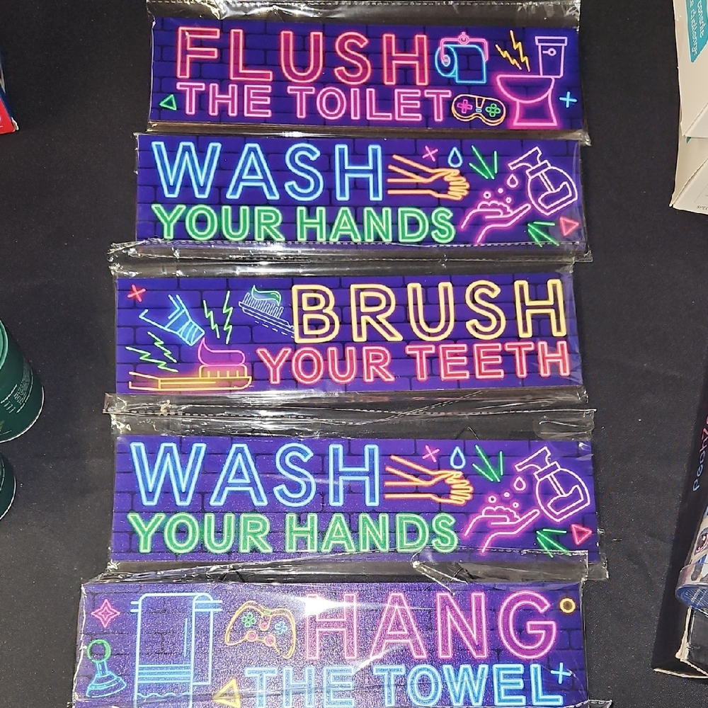 Neon Bathroom Sign Set - Multicolor Gaming